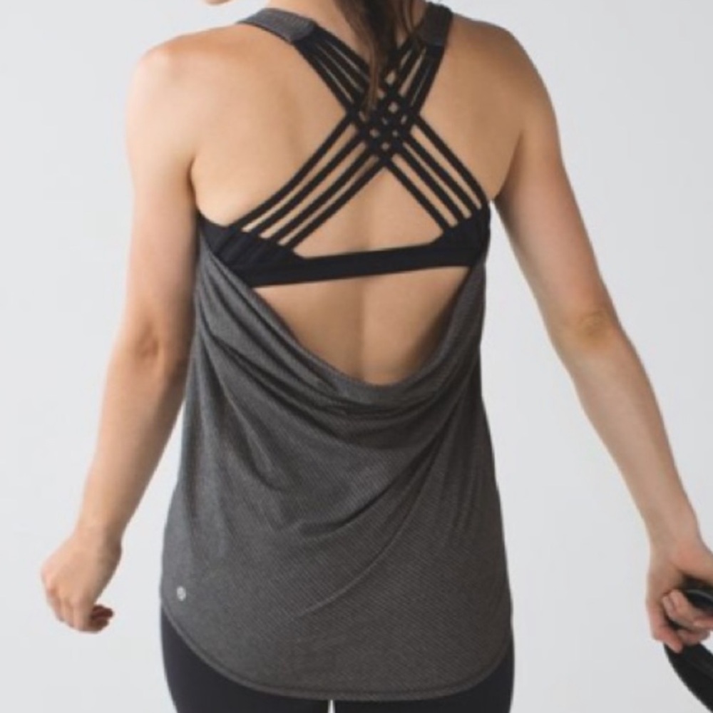 Lululemon work out top size 10 w/ build in bra & removable cup inserts - stripe